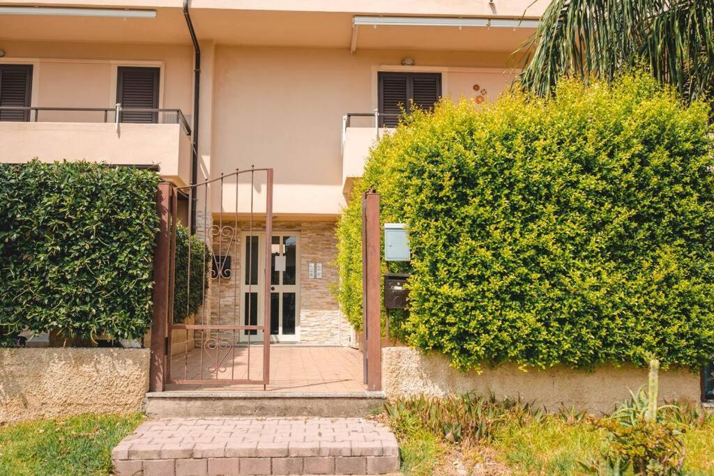 Artemide Apartment Montepaone Lido Esterno foto